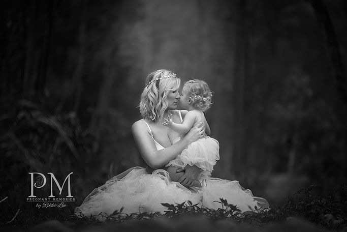 Mother daughter maternity Photo ideas, poses. Pregnant Memories Meg Bitton