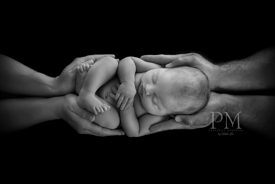 Gold Coast newborn Photographer won awards for this baby Photo.